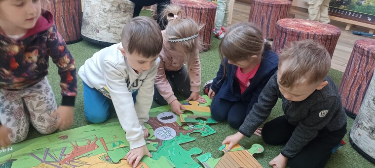 Krasnale w edukacyjnej podróży do świata lasu