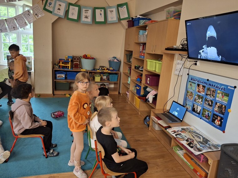 Kosmiczne emocje w przedszkolu – Motylki oglądają start misji Axiom-4