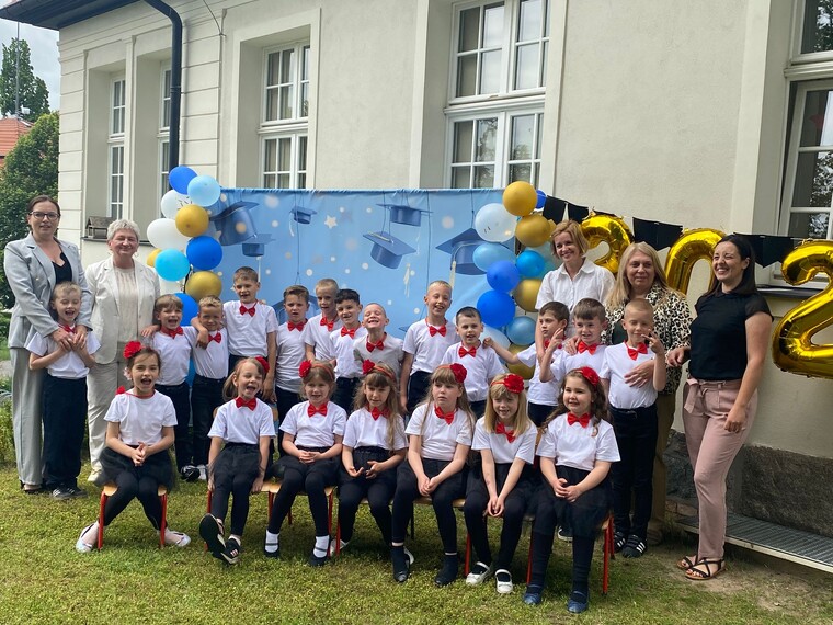 Uroczyste pożegnanie przedszkola przez grupę Motylki