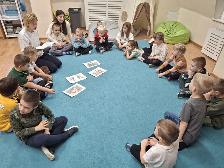 Odkrywamy świat osób niewidomych – zajęcia w grupie Motylki