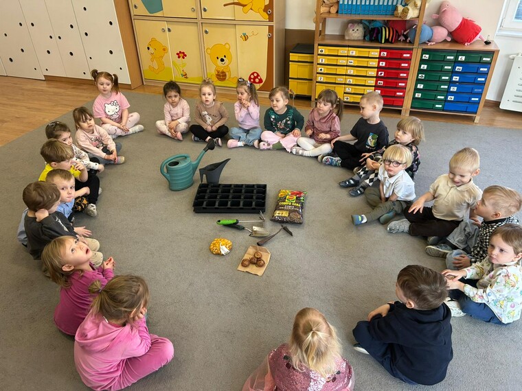 Mali ogrodnicy z grupy Misie