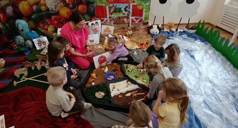 Dzień na farmie u Kangurków